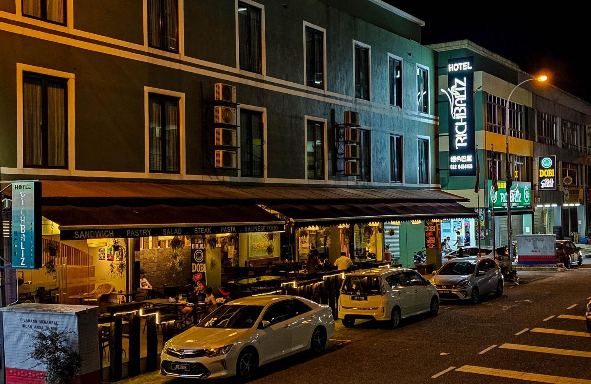 Hotel Richbaliz Selayang Batu Caves Екстериор снимка